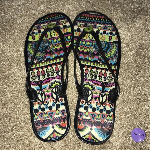 sakroots flip flops